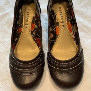 💥Unused outside wedge shoes..